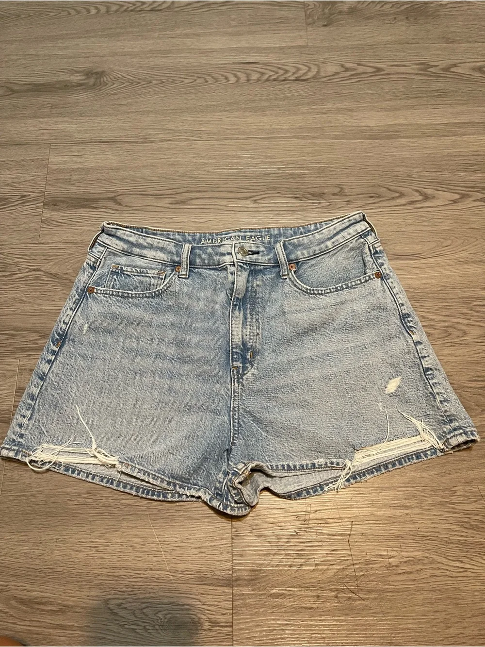 American eagle High-Rise mom shorts Light Blue Denim Shorts